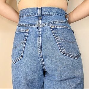 🦕Vintage 90s Chic high-waisted medium blue jeans🦕